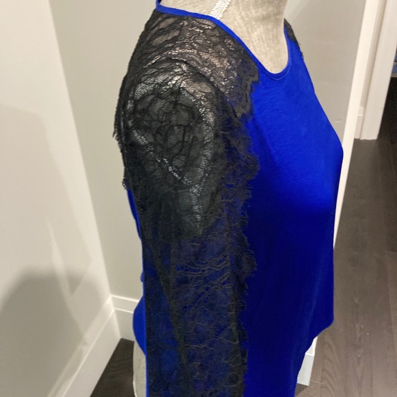 BCBG l Blue Black Blouse l Size 4 - Picture 4 of 7